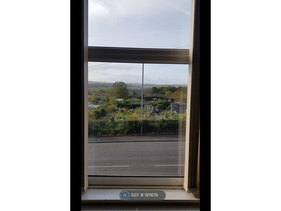 3 bed terraced house to rent in Allerton Road, Bradford BD8, £800 pcm