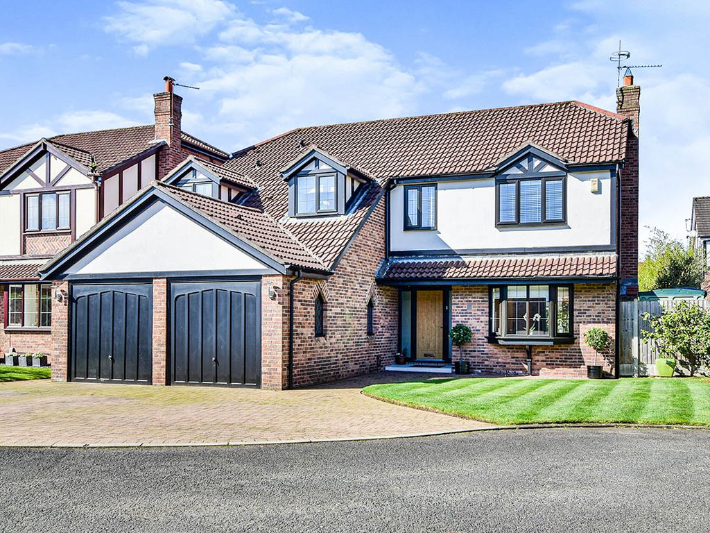 5 bed detached house for sale in Moorlands Close, Tytherington