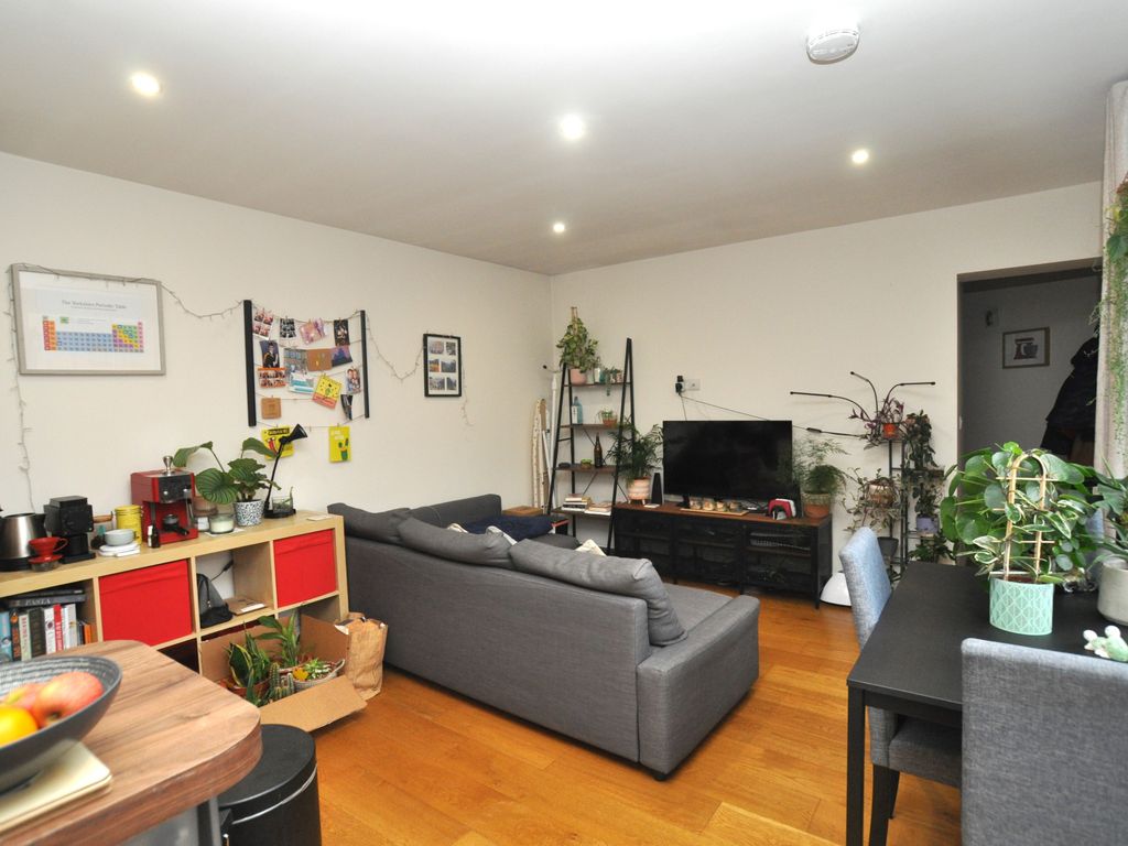 1 bed flat to rent in Bancroft, Hitchin SG5, £1,050 pcm Zoopla