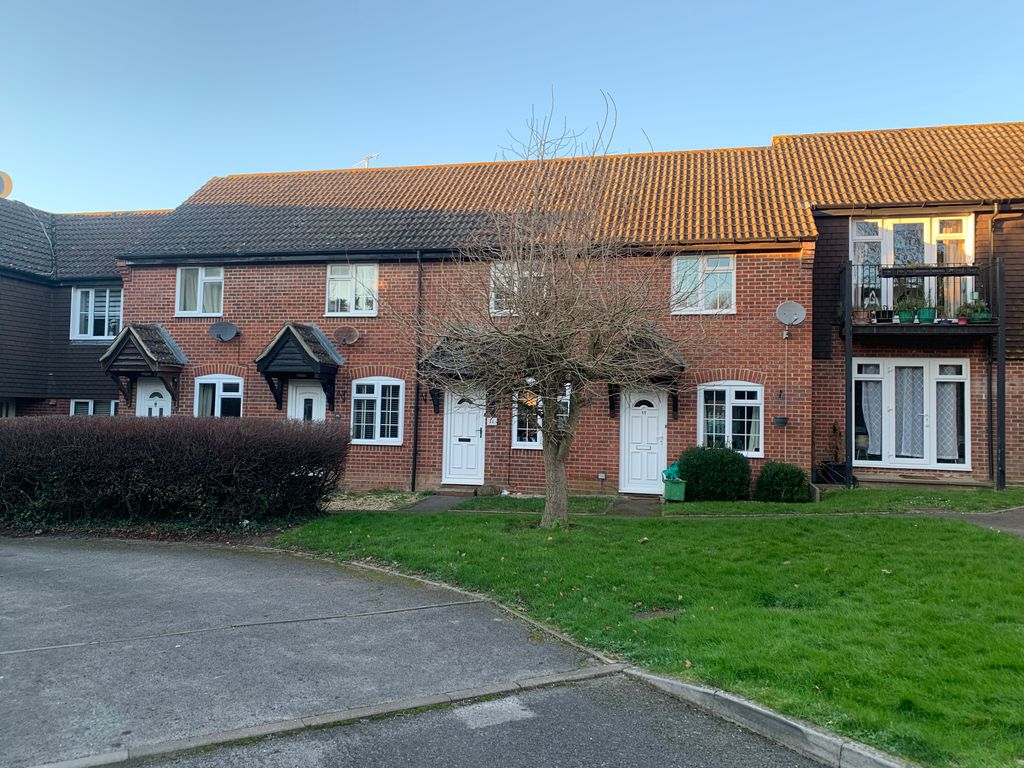 1 bed terraced house for sale in Freemans Close, Hungerford RG17, £