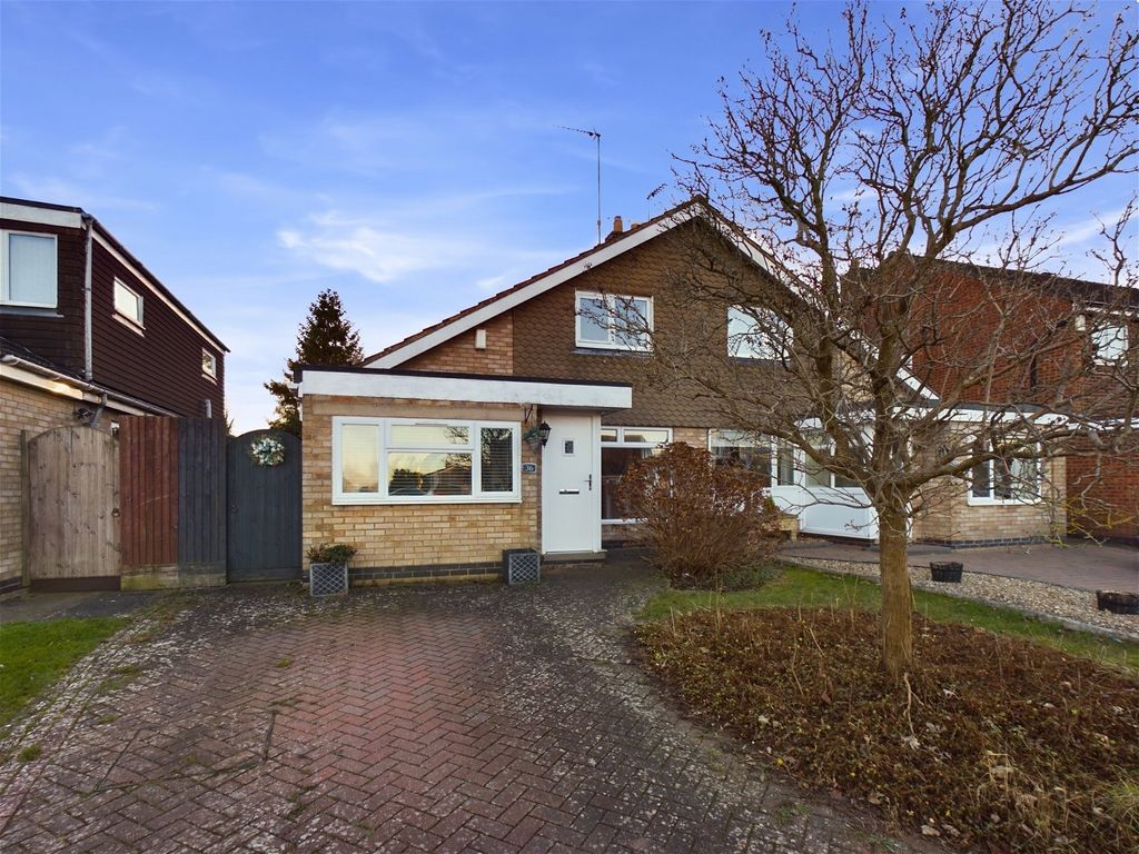 3 bed semidetached house for sale in Oundle Drive, Moulton NN3, £