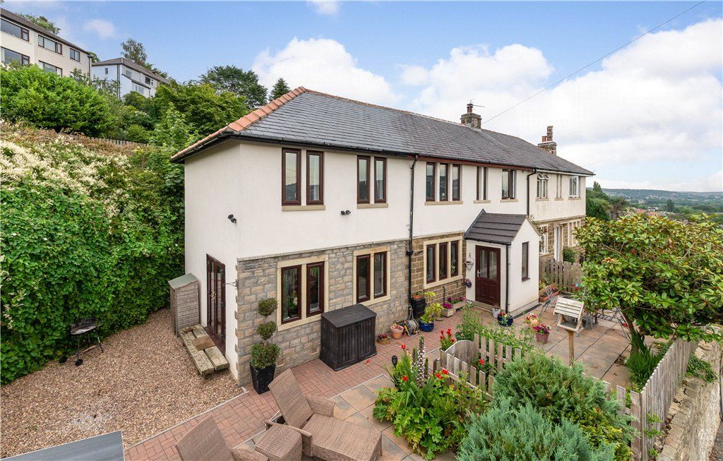 4 bed semidetached house for sale in Dunkirk Rise, Riddlesden