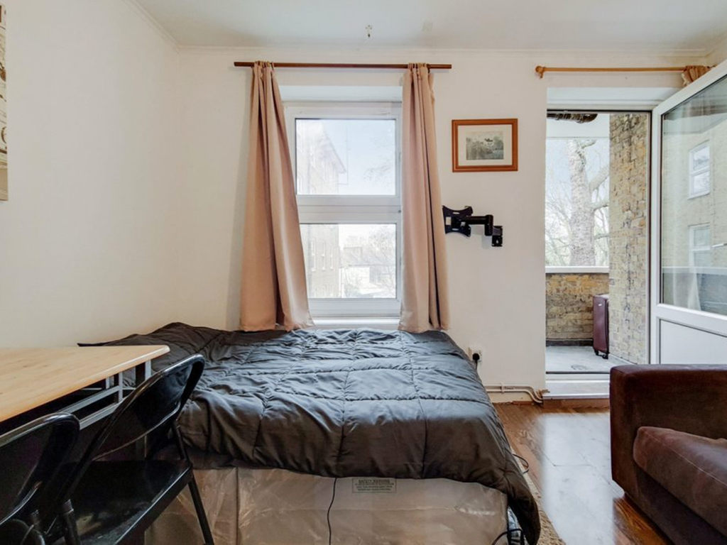 Room to rent in Maitland House, Way, Bethnal Green, London E2, £950 pcm Zoopla