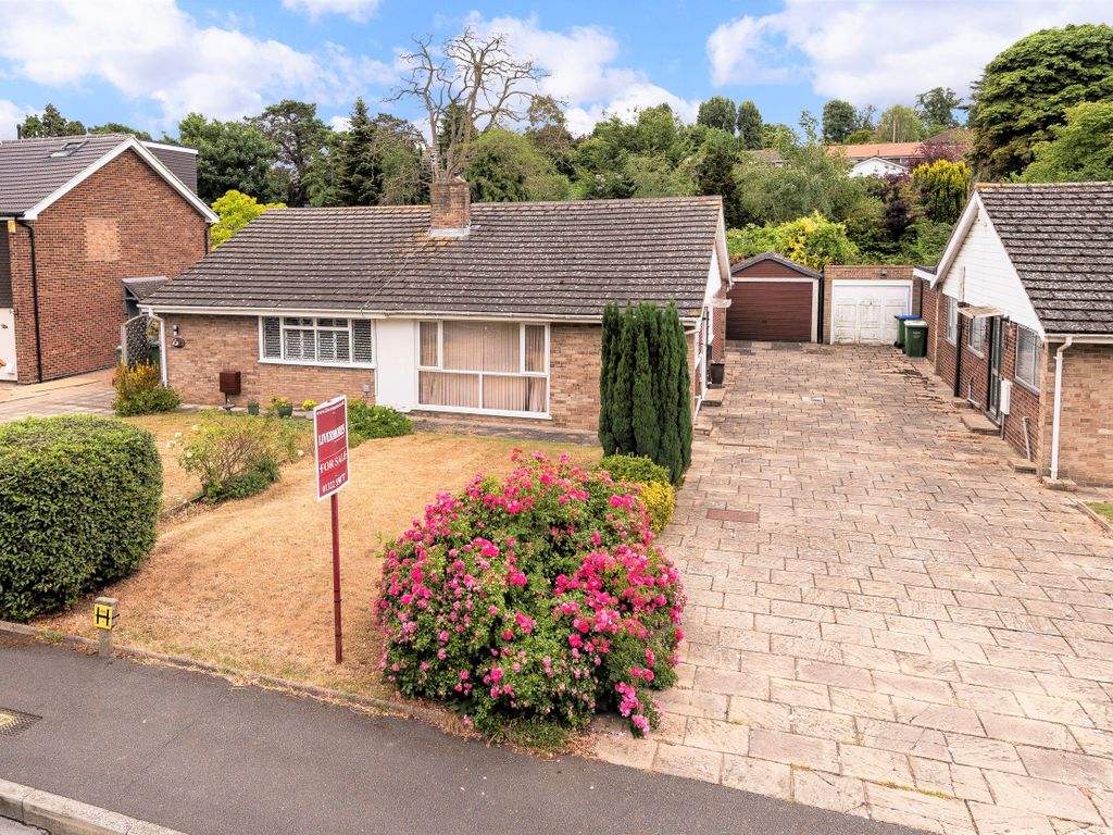 2 bed semidetached bungalow for sale in Shuttlemead, Bexley, Kent DA5