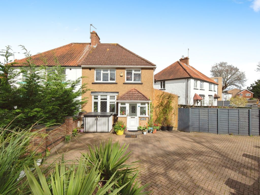 3 bed semidetached house for sale in Bedfont Road, Feltham TW13, £