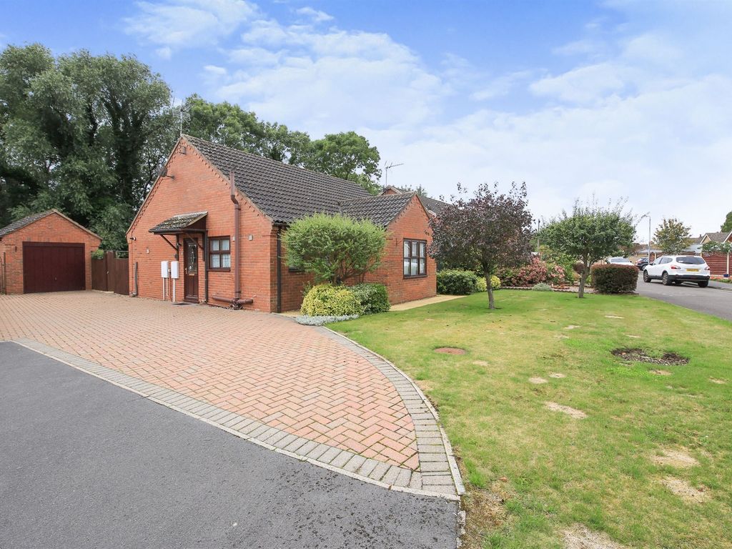 3 bed detached bungalow for sale in Oaktree Close, Gosberton, Spalding