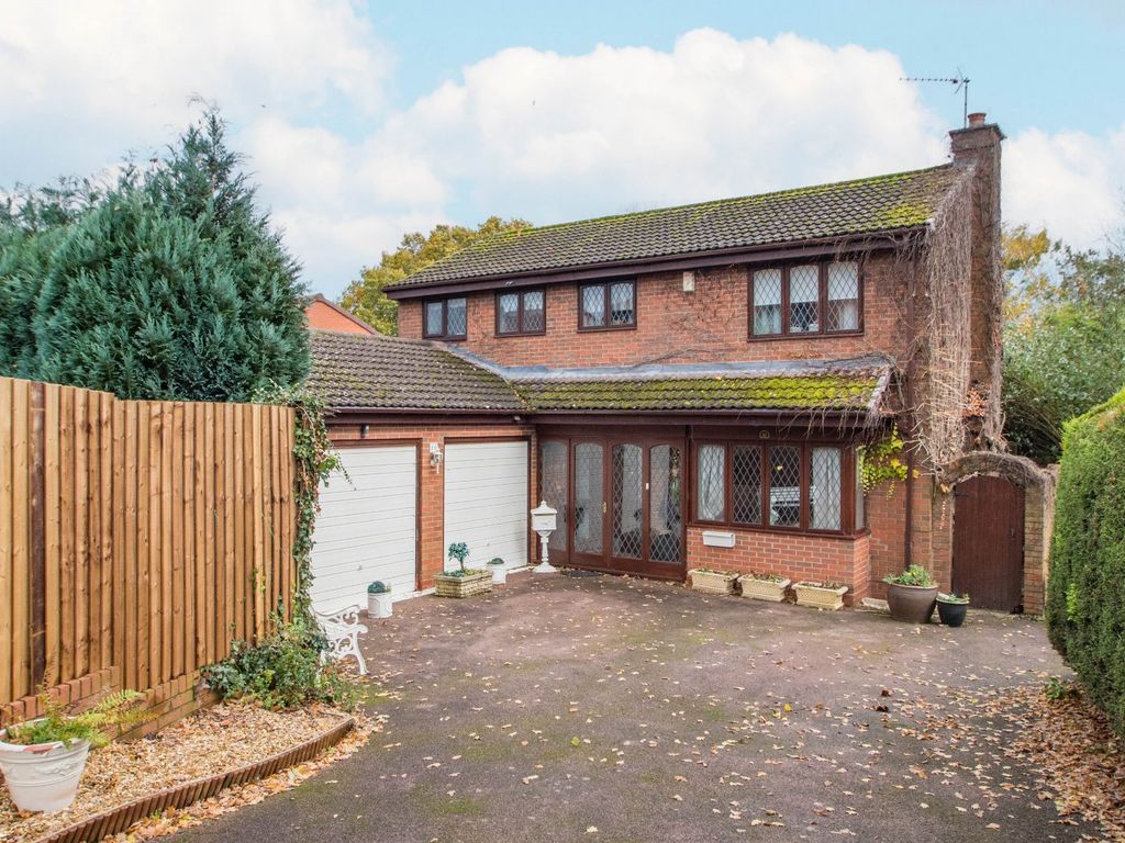 4 bed detached house for sale in Batsford Close, Wirehill, Redditch