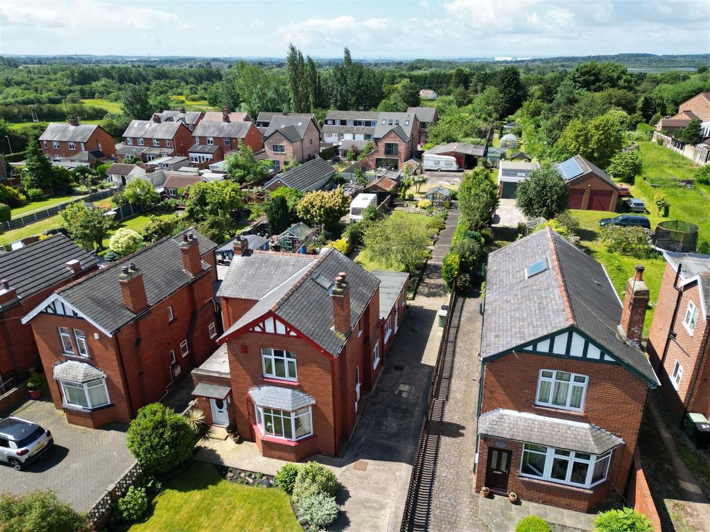 3 bed detached house for sale in Leeds Road, Allerton Bywater