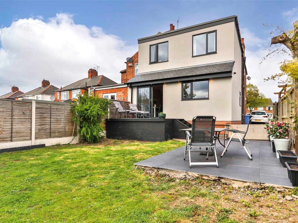 4 bed semidetached house for sale in Cottingham Road, Hull, East