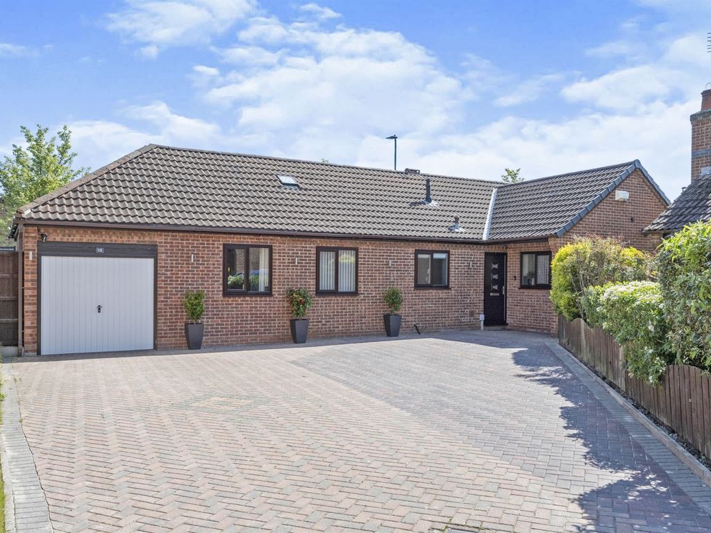 3 bed detached bungalow for sale in Plumpton Gardens, Bessacarr