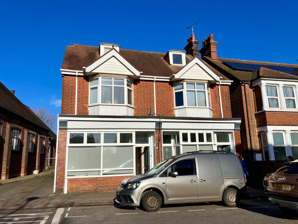 2 bed flat to rent in Hatfield Road, St Albans AL1, £1,495 pcm Zoopla