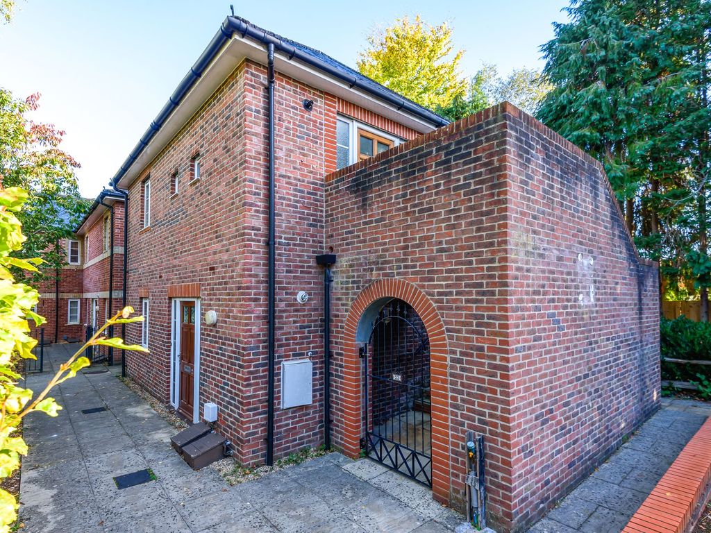 1 bed for sale in Bath Place, Winchester SO22, £273,000 Zoopla