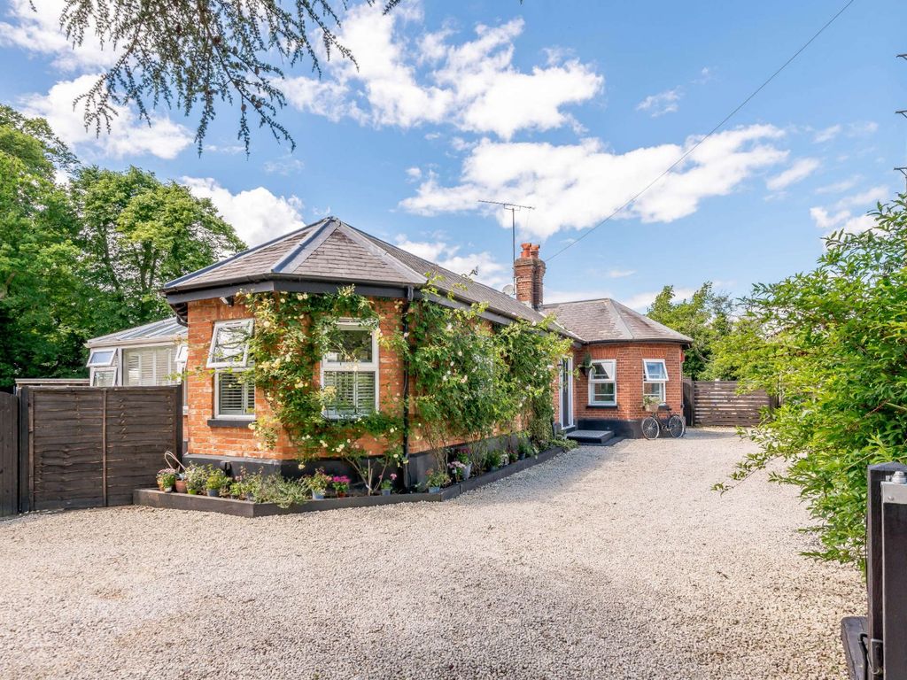 3 bed bungalow for sale in Holwell Court, Holwell, Hatfield