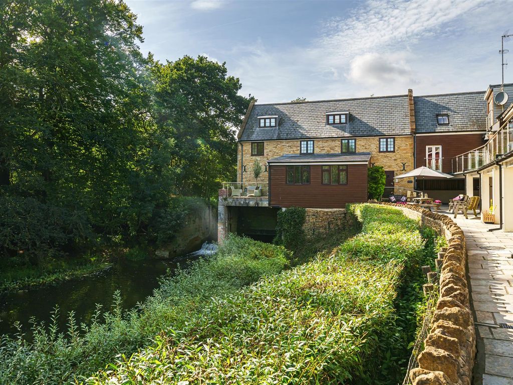 2 bed flat for sale in Chudleigh Mill, Sherborne Road, Yeovil, Somerset