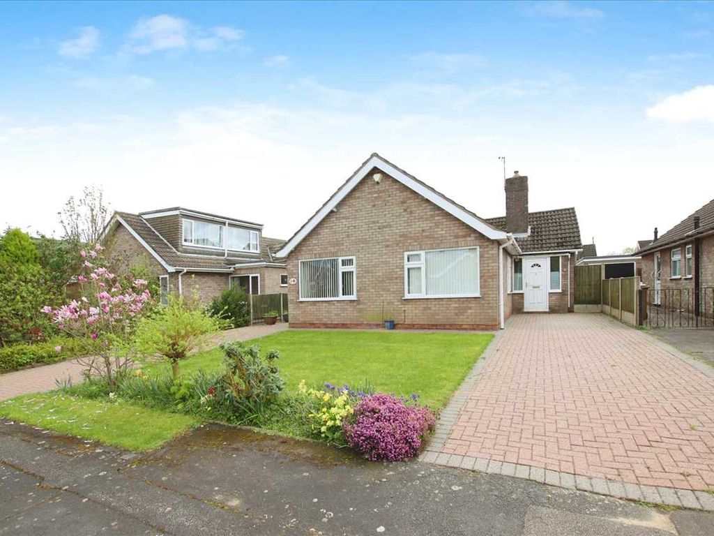 3 bed bungalow for sale in The Crescent, Bracebridge Heath, Lincoln LN4