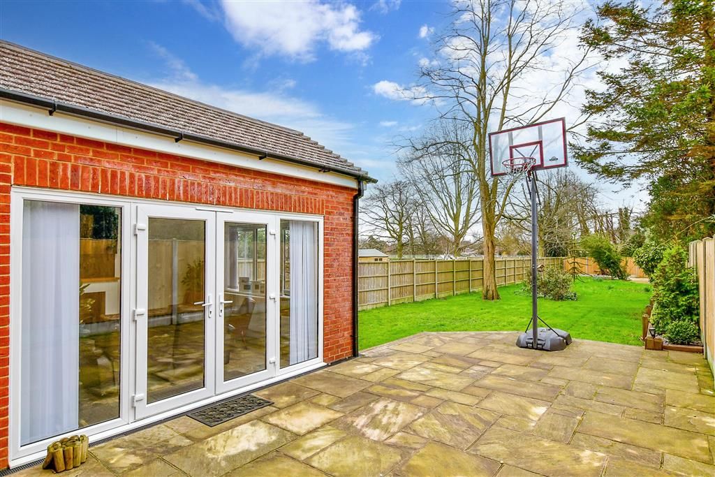 5 bed detached house for sale in Park Drive, Sittingbourne, Kent ME10