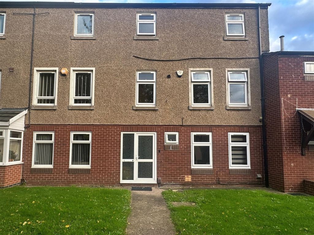 4 bed town house for sale in Newington Walk, Belgrave, Leicester LE4, £400,000 Zoopla