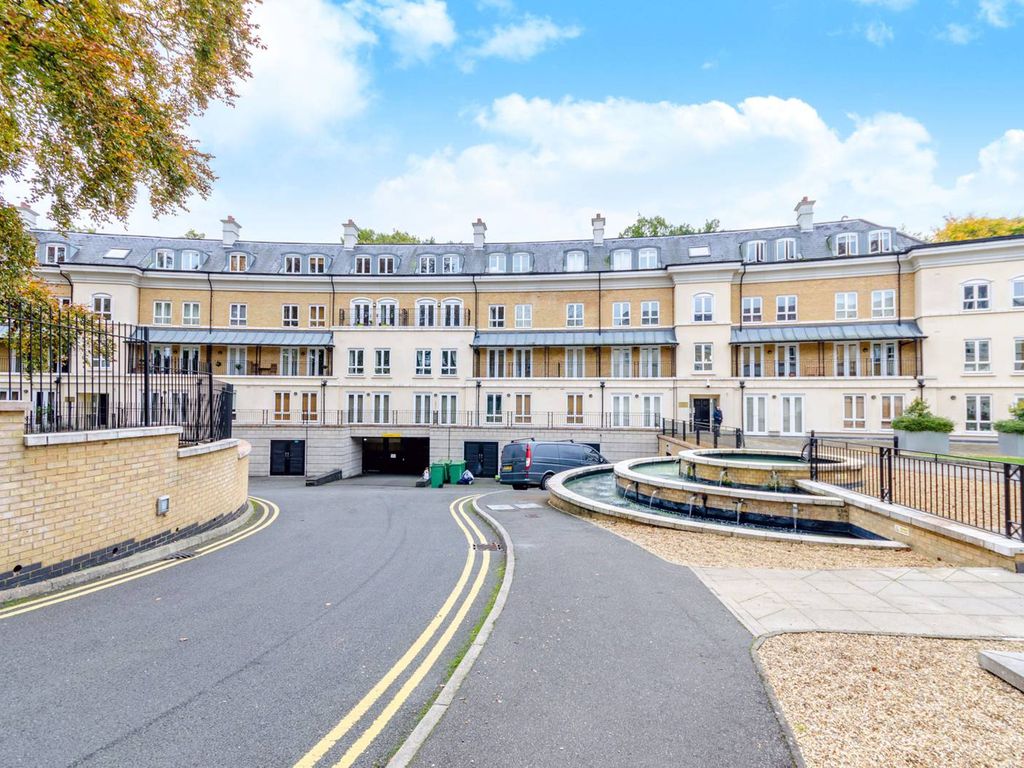 2 bed flat to rent in Heathside Crescent, Woking GU22 Zoopla