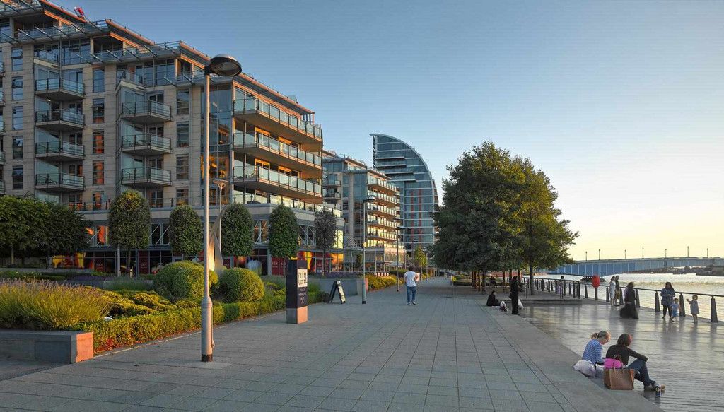 2 bed flat to rent in Battersea Reach, London SW18, £2,850 pcm Zoopla