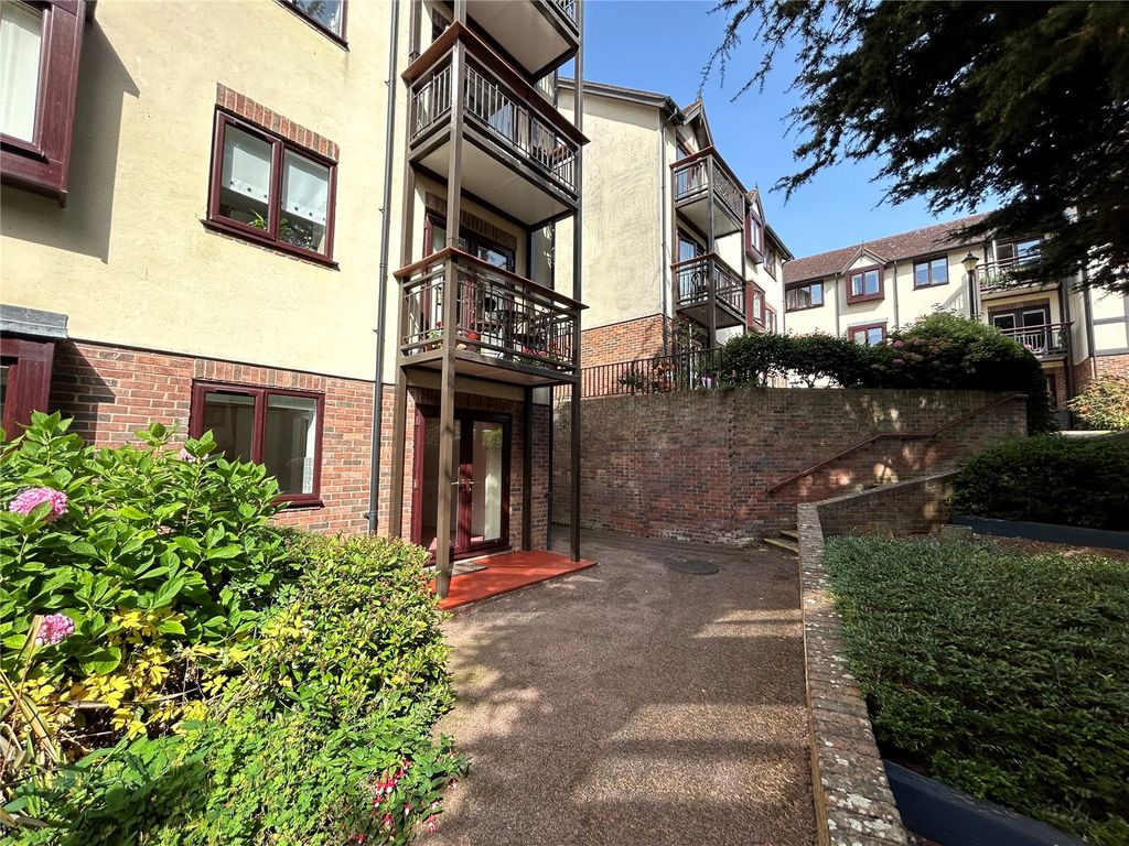 2 bed flat for sale in The Cedars, Abbey Foregate, Abbey Foregate