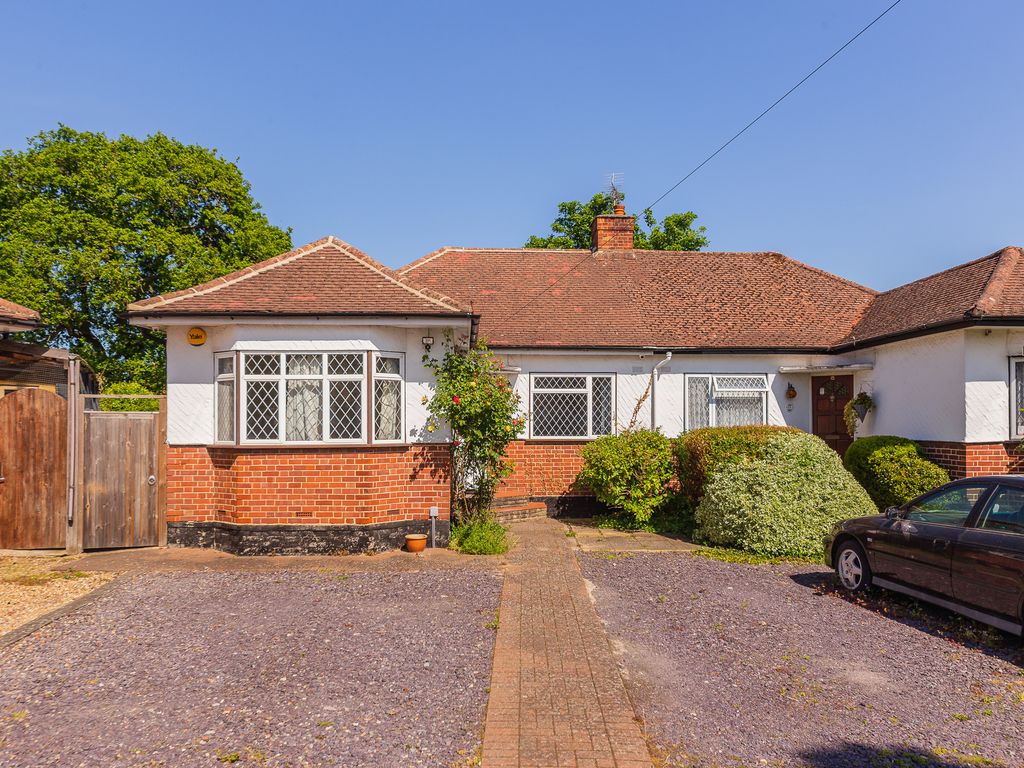 3 bed bungalow for sale in Rostrevor Gardens, Iver, England SL0 Zoopla