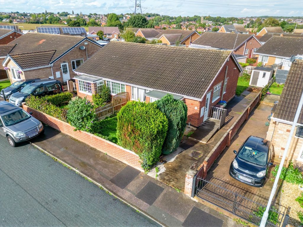 2 bed semidetached bungalow for sale in Avondale Drive, Carlton