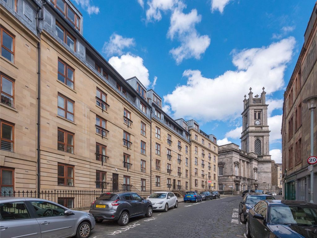 2 bed flat to rent in St Stephen Street, New Town, Edinburgh EH3, £