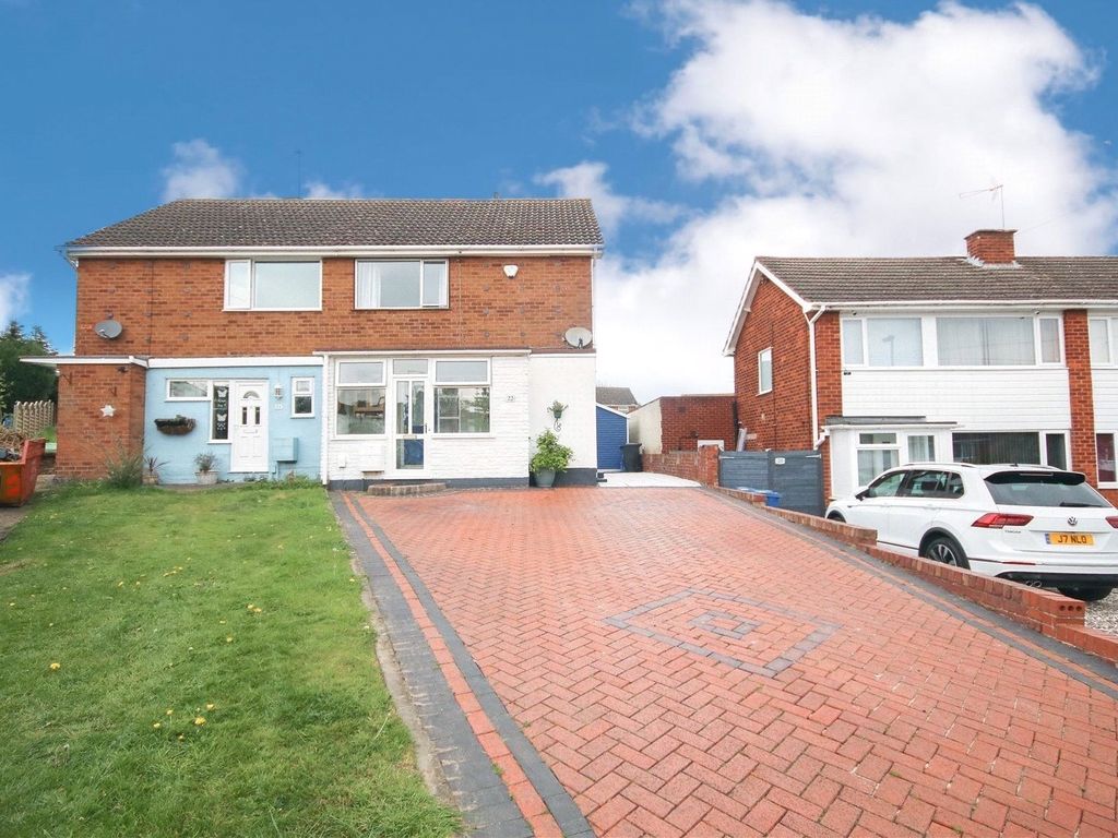 3 bed semi-detached house for sale in skidmore avenue, dosthill, tamworth, staffordshire b77