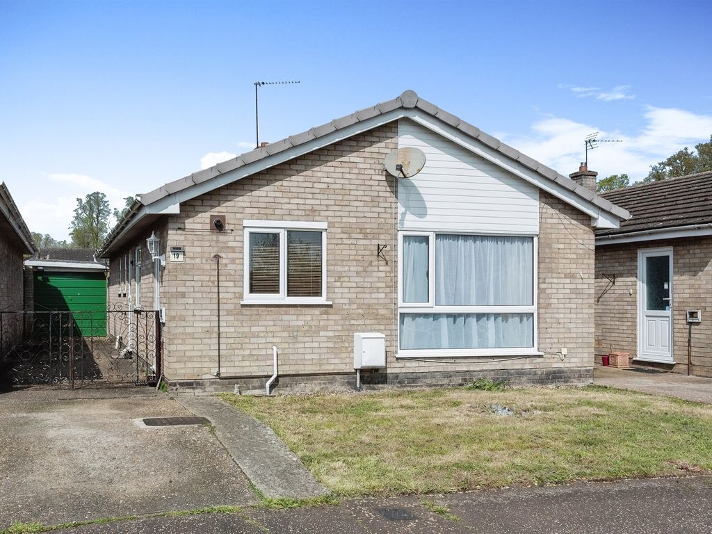 3 bed detached bungalow for sale in Copeman Road, Roydon, Diss IP22