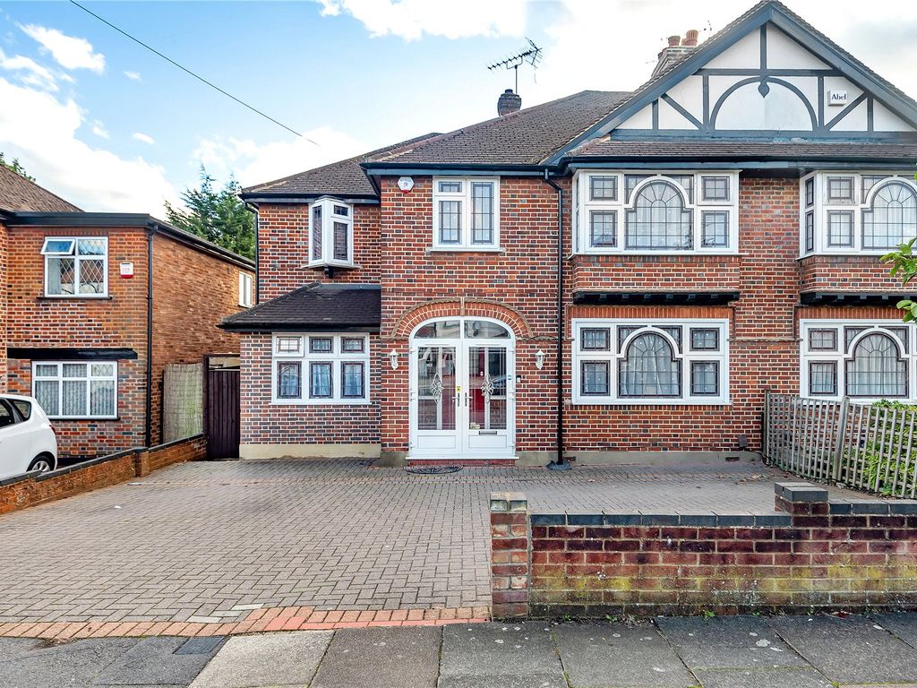 5 bed semidetached house for sale in Briarwood Drive, Northwood