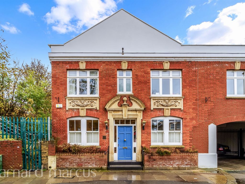 3 bed end terrace house for sale in Thames Road, London W4, £980,000