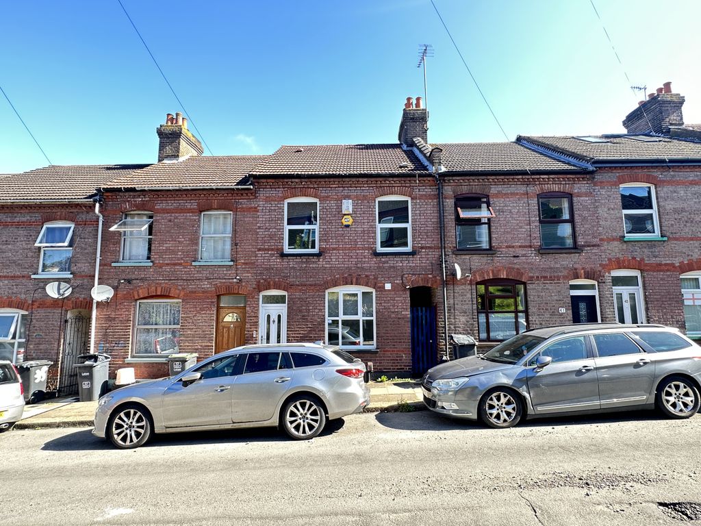 3 bed property for sale in 39 Harcourt Street, Luton, Bedfordshire LU1