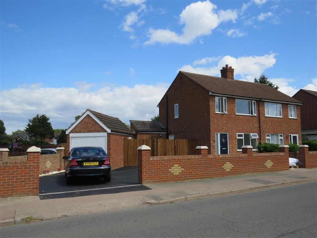 3 bed semidetached house for sale in Chantry Road, Kempston, Bedford