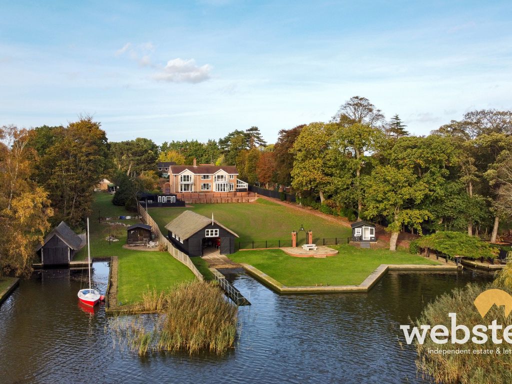 8 bed detached house for sale in Borrow Road, Lowestoft NR32, £