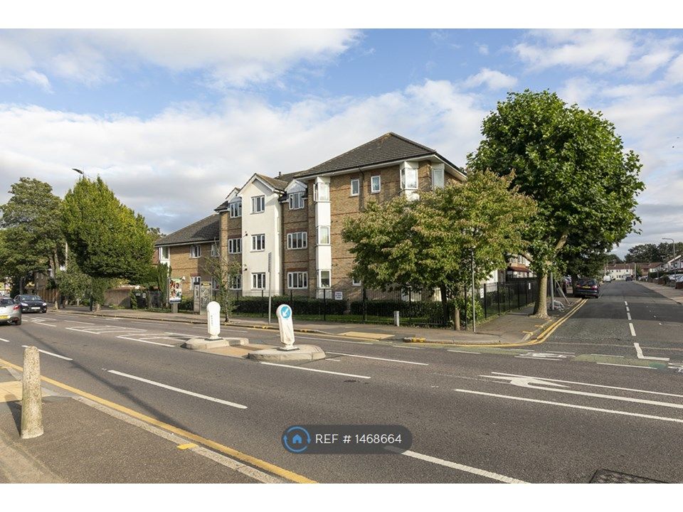 2 bed flat to rent in London Road, Romford, Essex RM7 Zoopla