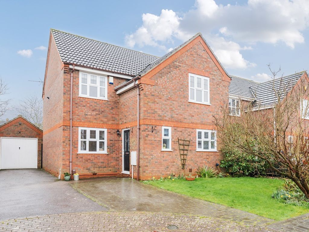 4 bed detached house for sale in Kent Close, Westoning MK45, £500,000