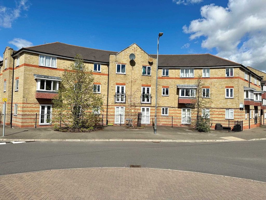 2 bed flat for sale in Parkinson Drive, Chelmsford CM1, £220,000 Zoopla