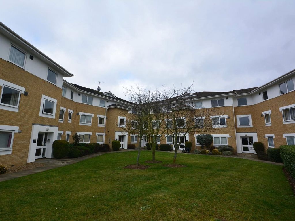 2 bed flat to rent in Grange Court, Wood Street CM2 Zoopla