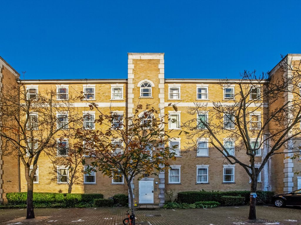 Raleigh Court Clarence Mews London SE16  