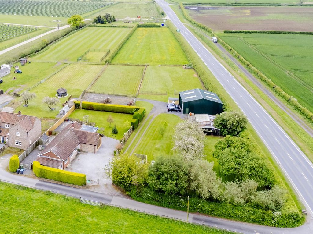 3 bed detached bungalow for sale in Thirsk Road, Easingwold, York YO61