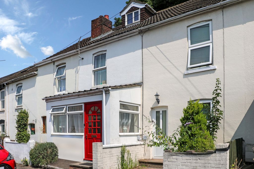 2 bed terraced house for sale in Hillview Road, Salisbury SP1 Zoopla