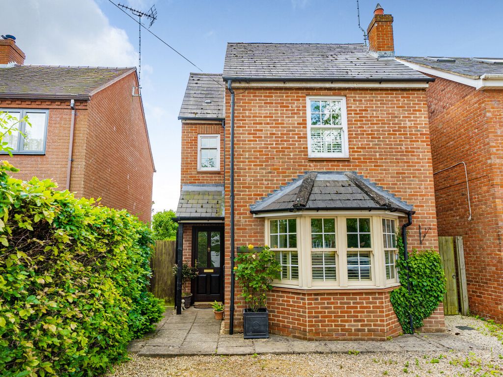 3 bed detached house for sale in Broad Street, Uffington, Faringdon