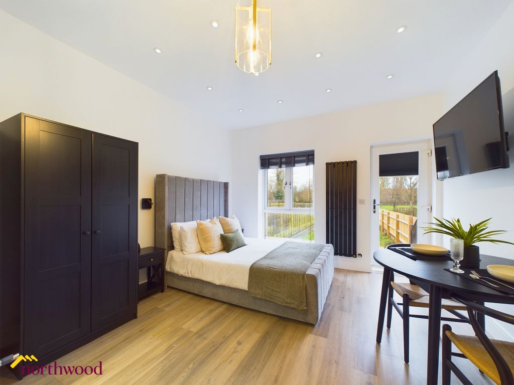 Studio to rent in West Street, Banbury OX16, £1,000 pcm Zoopla