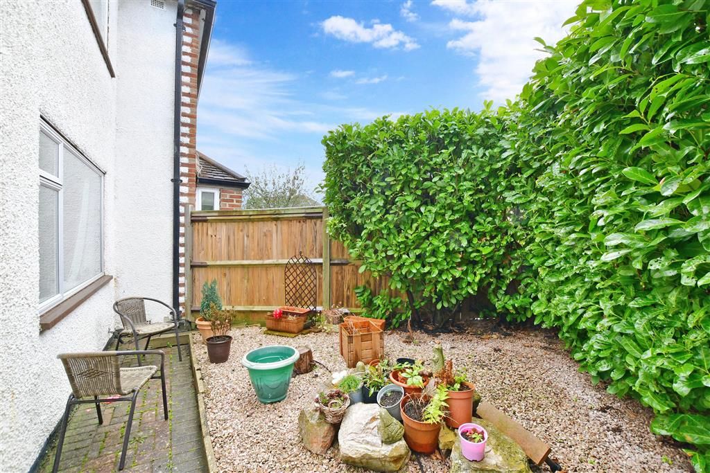 2 bed semidetached house for sale in Hitchings Way, Reigate, Surrey