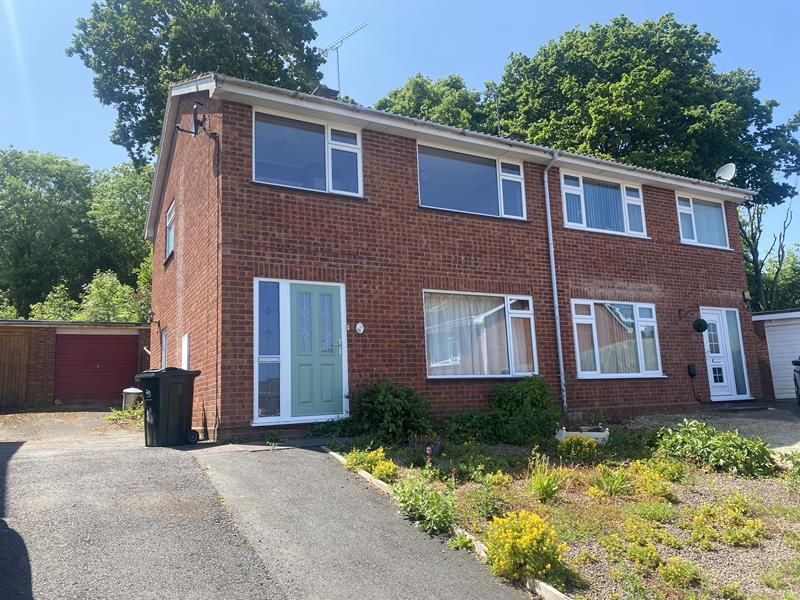 3 bed semidetached house for sale in 11 Larchfield Close, Malvern