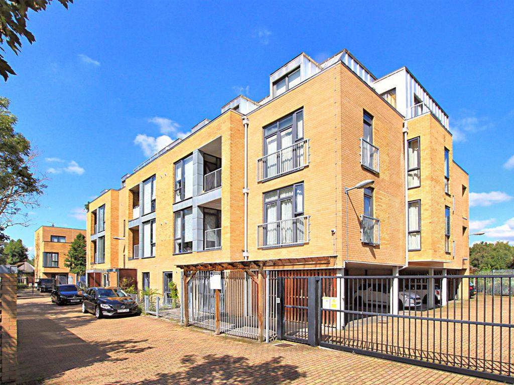 1 bed flat for sale in Tentelow Lane, Norwood Green/ Southall UB2, £