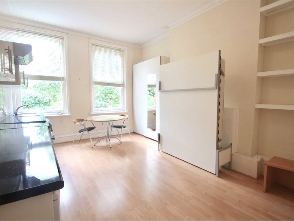 Studio to rent in Lindfield Gardens, Hampstead, London NW3, £1,500 pcm