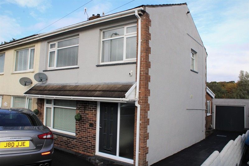 3 bed semidetached house for sale in Daleside, Bryncethin, Bridgend