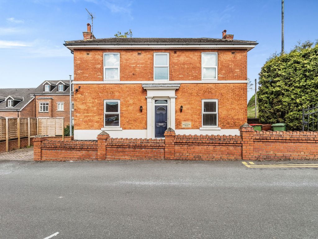 3 bed detached house for sale in North Baileygate, Pontefract, West