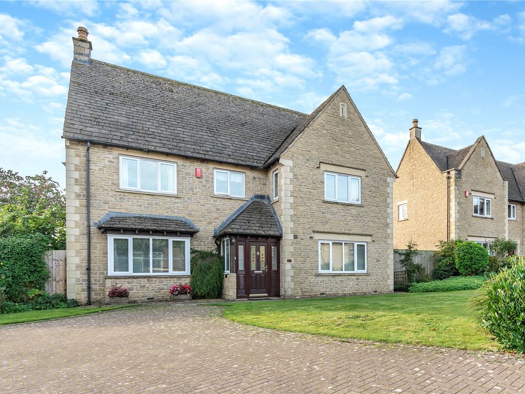 4 bed detached house for sale in Oaklands, Cirencester, Gloucestershire